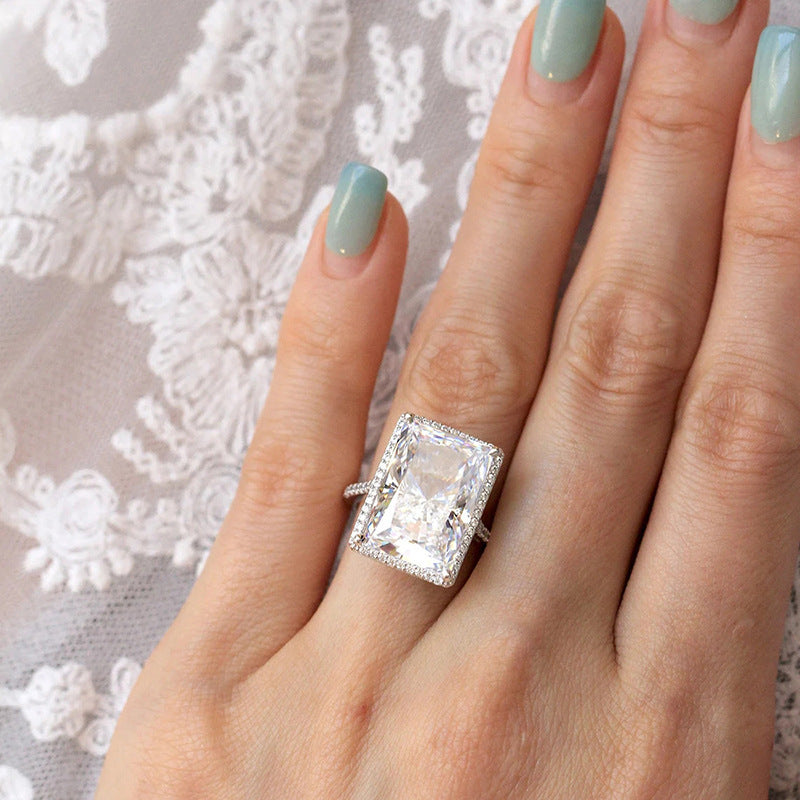 Bright rectangular eye-catching white stone ring, fashionable and simple